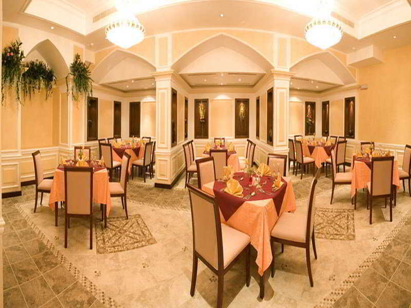 Ramada By Wyndham Hotel Riade Restaurante foto